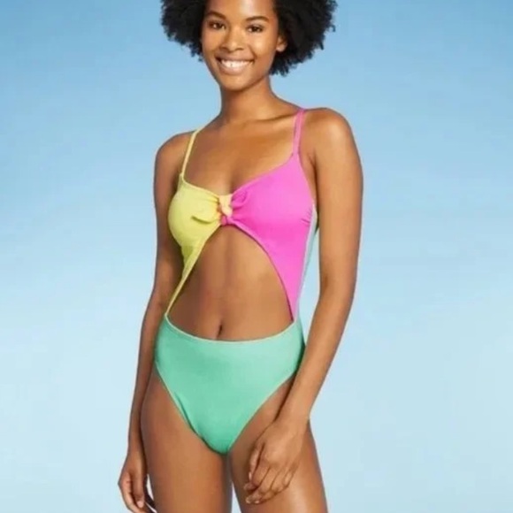 Colorblock Swimsuit - Picture 2 of 5